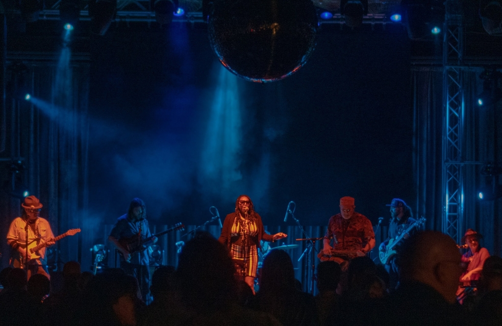 The Loving Mosh (Free Labor Day weekend Sunday dance show!)